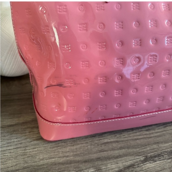 Bubblegum Pink Patent Leather Arcadia Handbag - Picture 4 of 11